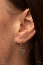 Load image into Gallery viewer, Paparazzi Accessories - Dainty Desire - Silver
