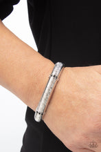 Load image into Gallery viewer, Paparazzi Accessories - A Dash of Dazzle - Black
