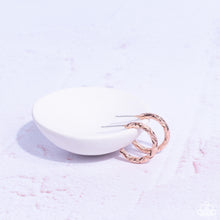 Load image into Gallery viewer, Paparazzi Accessories - Triumphantly Textured - Rose Gold
