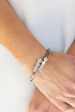 Load image into Gallery viewer, Paparazzi Accessories - Defying Dazzle - Black
